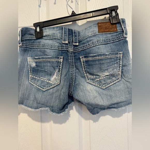 BKE Sabrina Distressed Denim Jeans Shorts Size 26. Style # BMM1104. - Picture 2 of 5